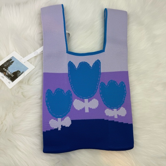 NWT Purple Blue Flower Compact Stylish Essentials Handheld Bag - Picture 3 of 9